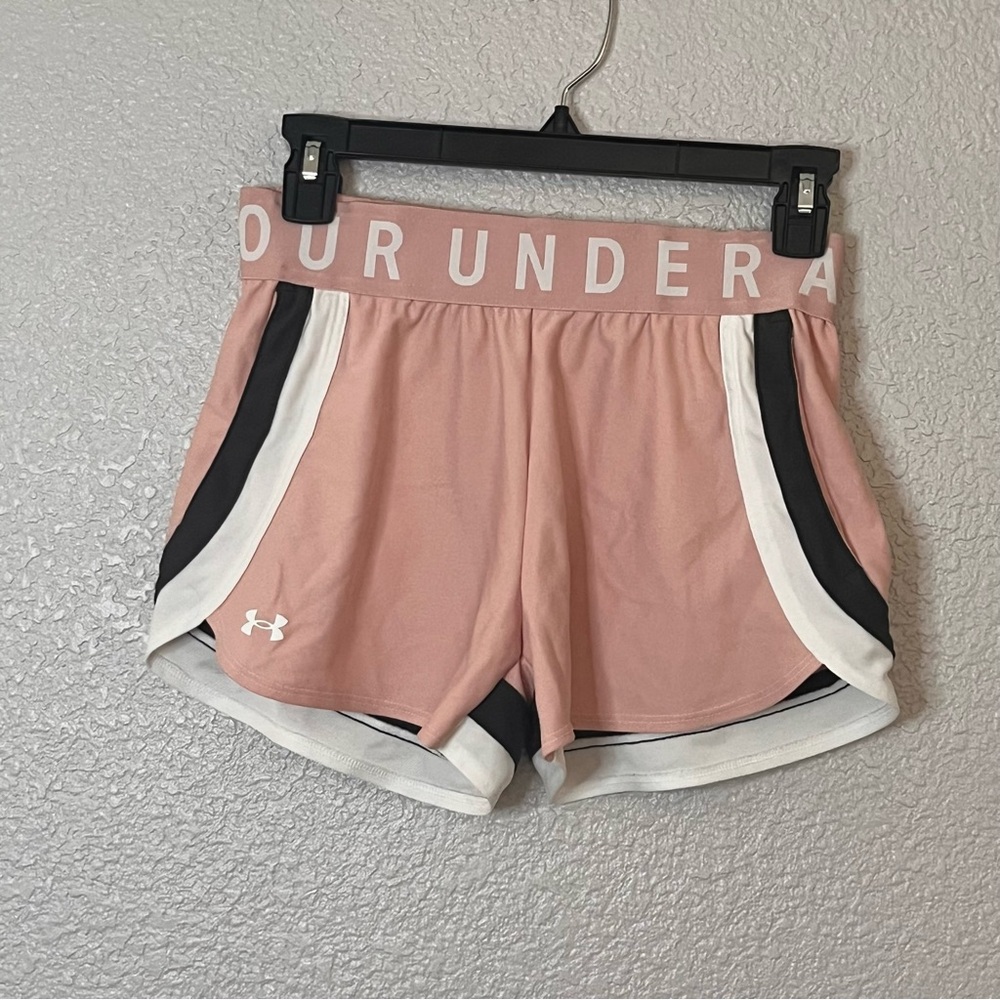 Women’s size XS Under Armour loose heat gear pink shorts w/ pockets